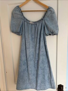 Light blue Chambray Puff sleeve dress